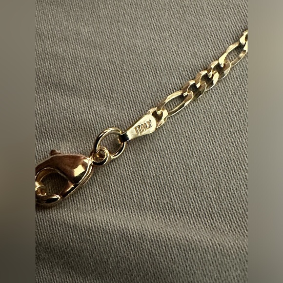 Gold Figaro Chain - Picture 3 of 4